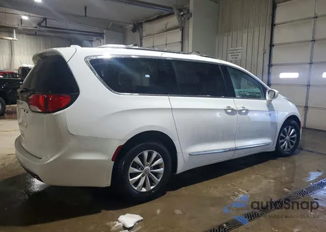 2019 Chrysler Pacifica Touring L z USA, uszkodzony, nr VIN 2C4RC1BG8KR593257